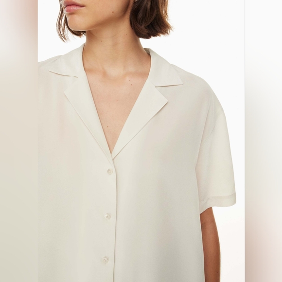 Aritzia Babaton Academy Silk Shortsleeve Blouse matte pearl off white - Picture 2 of 6